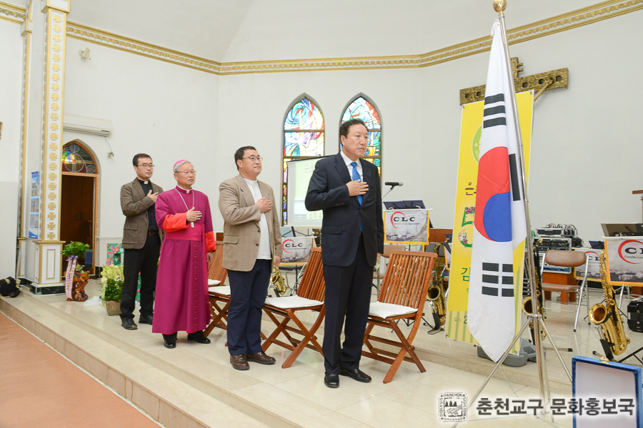 26 기념식 국민의례.jpg