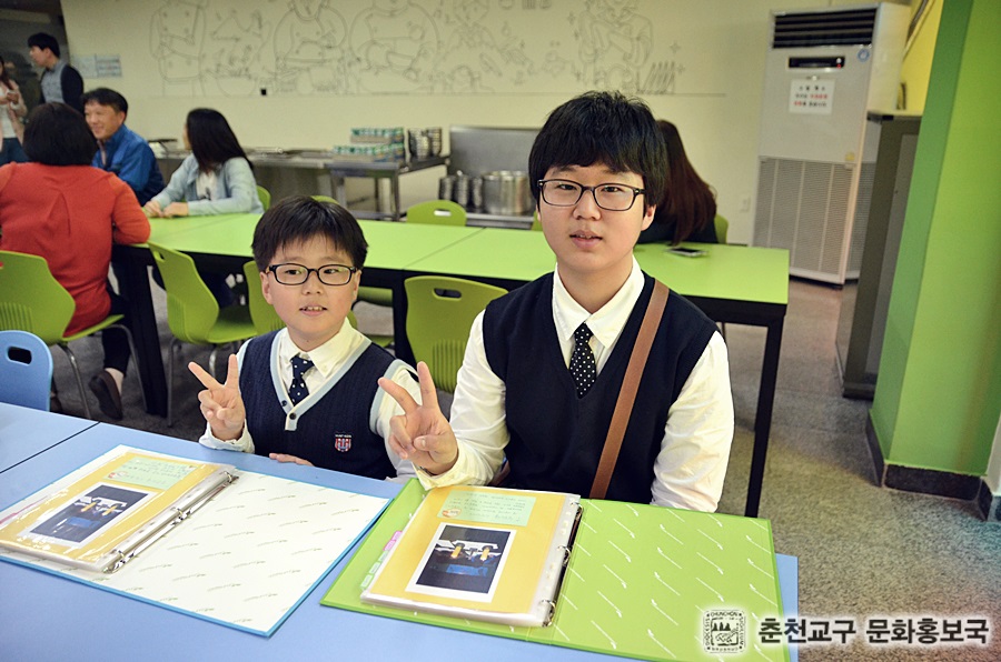 수상을한 형제.jpg